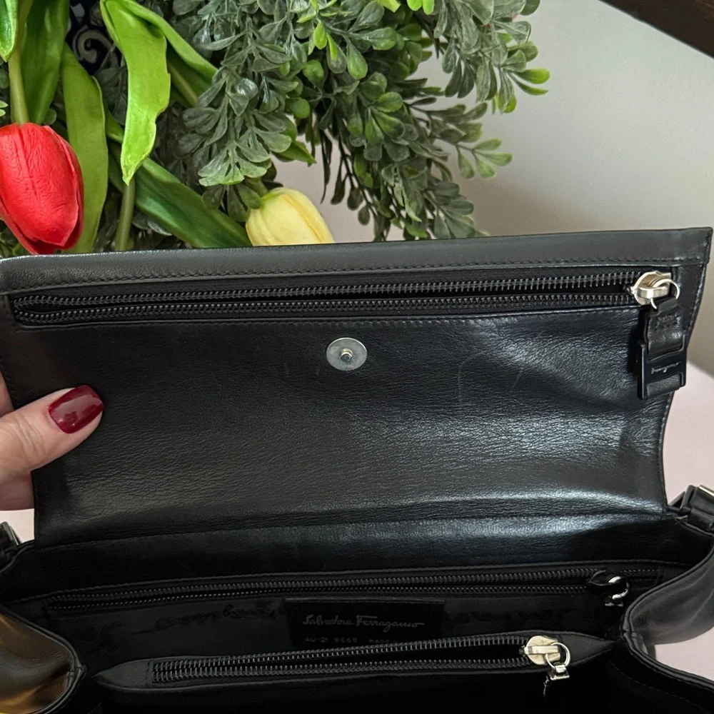 Salvatore Ferragamo Black Shoulder Bag EUC AU21 9660 - Picture 9 of 12